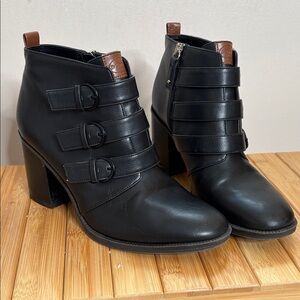 Dr. Scholl's Black Ankle Buckle Strap Heeled Boots with Brown Pull Tabs sz-8